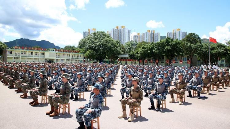 第十八屆香港青少年軍事夏令營暨第十二屆香港大學(xué)生軍事生活體驗營 在駐港部隊圓滿結(jié)業(yè)
