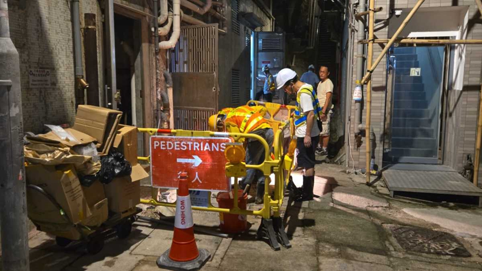 北角明園西街爆水管明苑中心停電 今早6時(shí)低層恢復(fù)供水