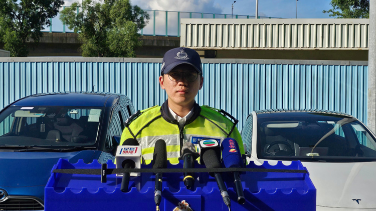 警方港島打擊白牌車(chē) 拘兩司涉非法取酬載客