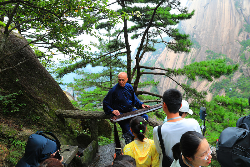 「2025聯(lián)合國(guó)赴華項(xiàng)目——中國(guó)文化行」走進(jìn)黃山風(fēng)景區(qū)