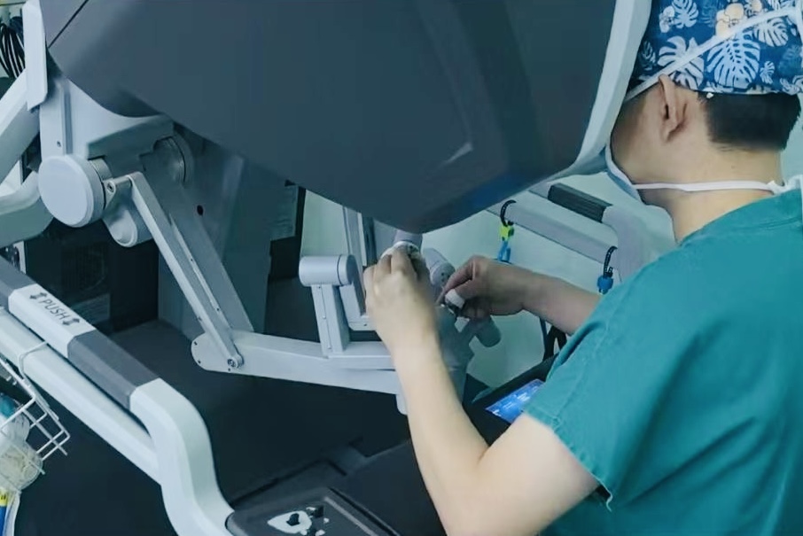 71歲港籍長(zhǎng)者跨境尋醫(yī) 手術(shù)機(jī)器人「神助攻」　