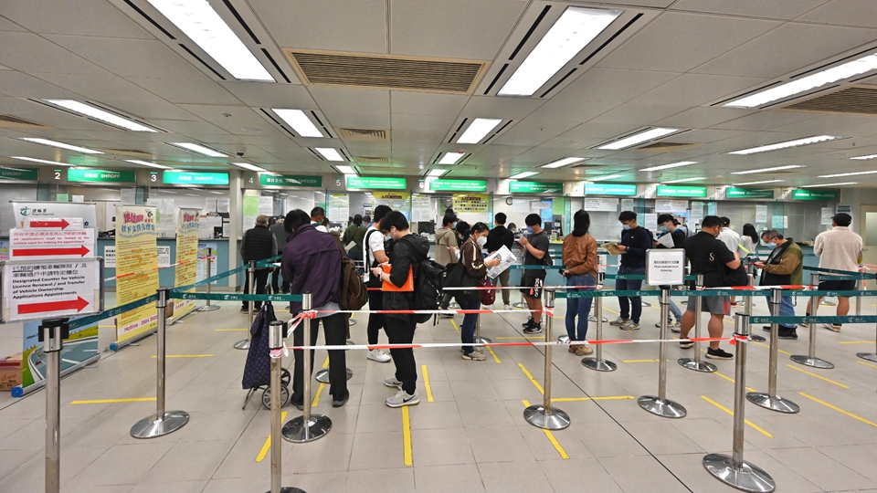 即日起金鐘牌照事務(wù)處對代辦申請免試簽發(fā)人士實行派籌新安排 運(yùn)作大致暢順