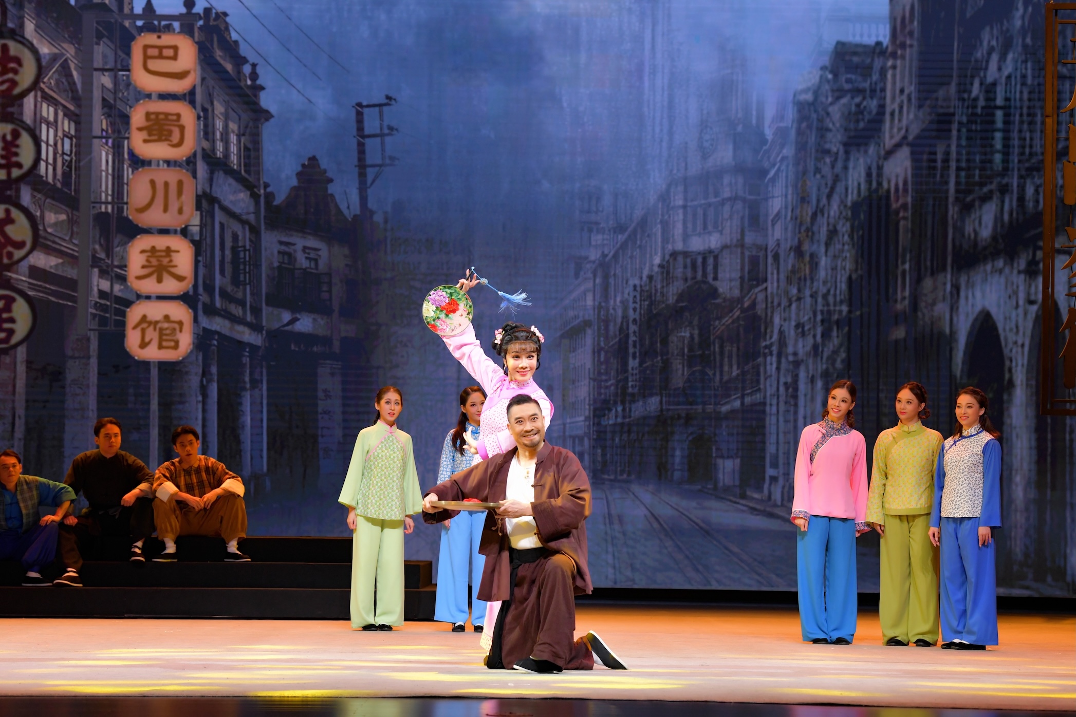 粵港澳大灣區(qū)藝術(shù)家傾力打造粵曲音樂(lè)劇《粉墨芳華》羊城首演