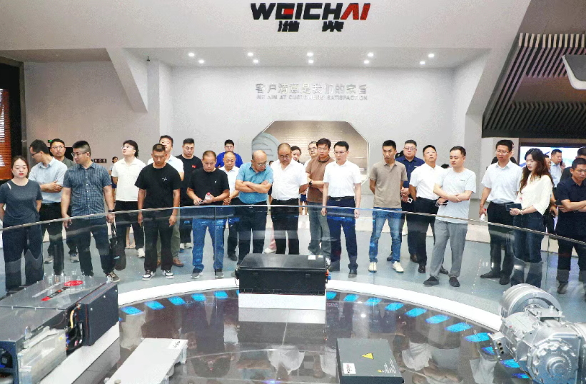 百餘家動(dòng)力裝備產(chǎn)業(yè)鏈上企業(yè)「走進(jìn)濰柴」