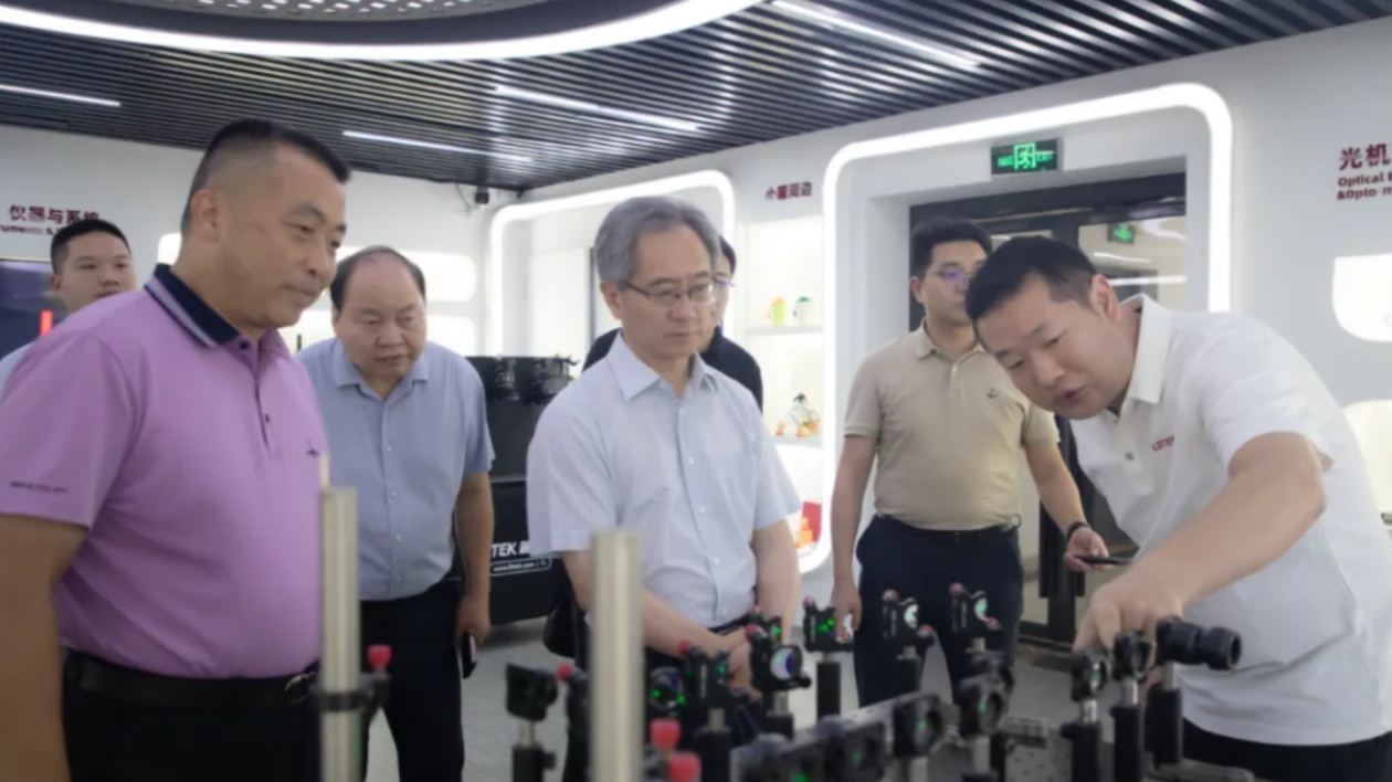湖南省科技廳黨組書記李志堅在湘江新區(qū)調(diào)研光電產(chǎn)業(yè)發(fā)展