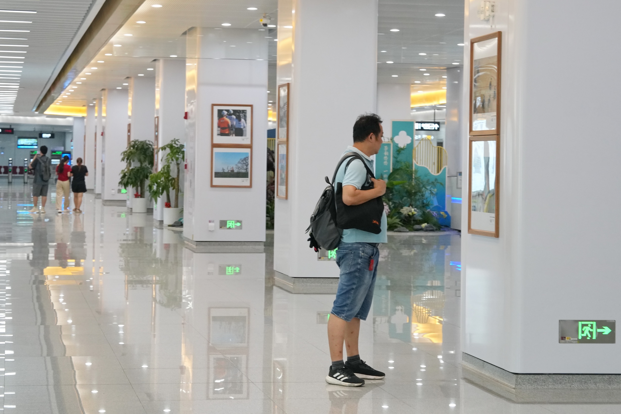 感受聽障人士的精神世界  到廣州地鐵石圍塘站觀國際聽障攝影展