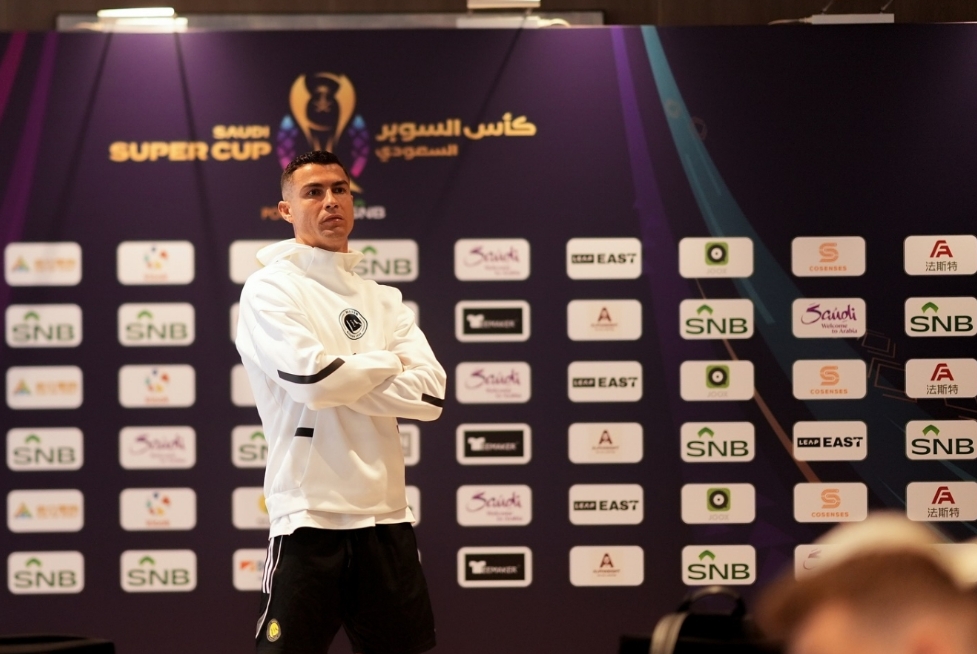 C朗來港啦！艾納斯率先抵港備戰(zhàn)沙特超級盃