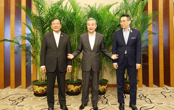 中柬泰三國(guó)外長(zhǎng)在安寧茶敘