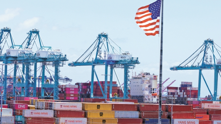 洛杉磯港7月吞吐量激增創(chuàng)新高 航運(yùn)界警「假旺季」近尾聲