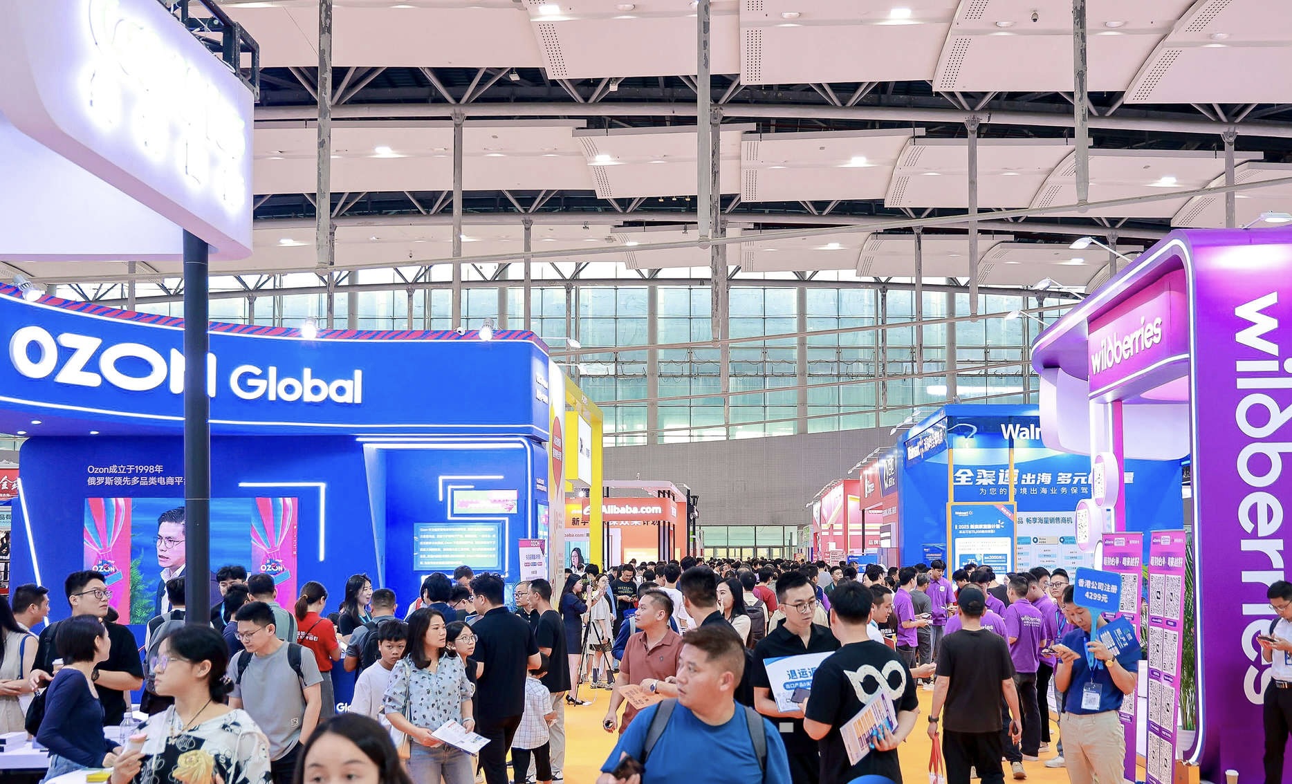  發(fā)出「跨境電商合規(guī)出海五項倡議」2025中國（廣州）跨境電商交易會開幕