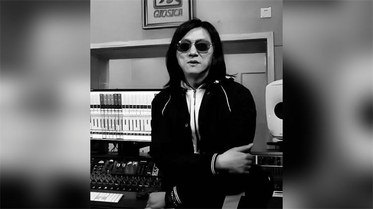 汪峰發(fā)文悼念貝斯手韋國勇