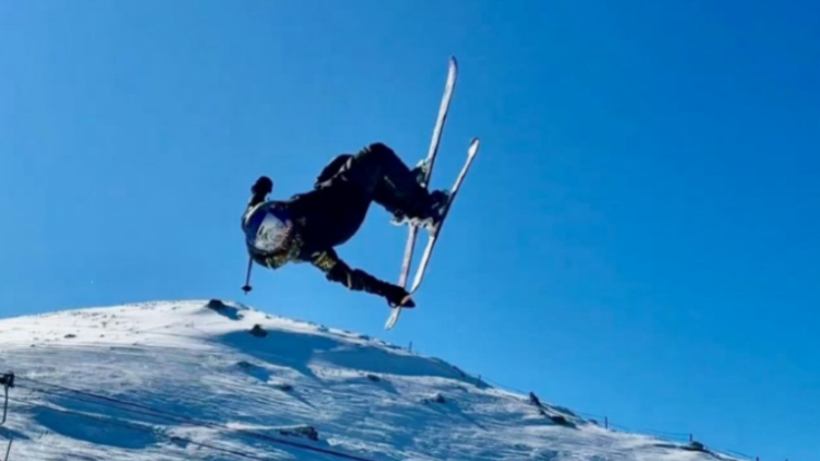 谷愛凌時(shí)隔5個(gè)月恢復(fù)雪上訓(xùn)練 今年以來已多次受傷