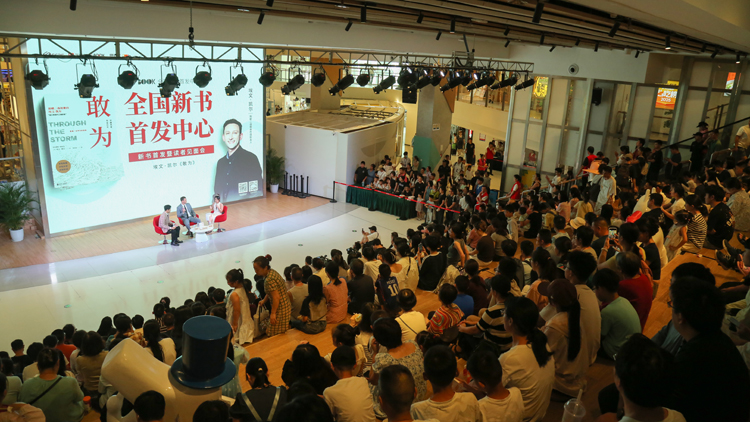 揭密無(wú)償向中國(guó)捐獻(xiàn)二戰(zhàn)相冊(cè) 埃文·凱爾《敢為》新書深圳首發(fā)