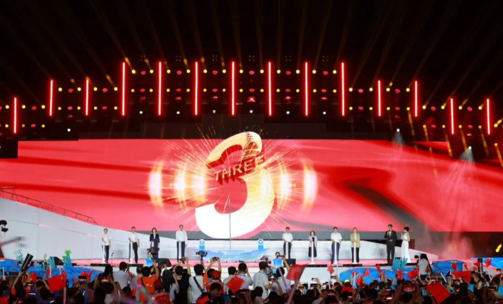 第十三屆廣西基層群眾文藝會演暨2025北部灣開海節(jié)在防城港開幕