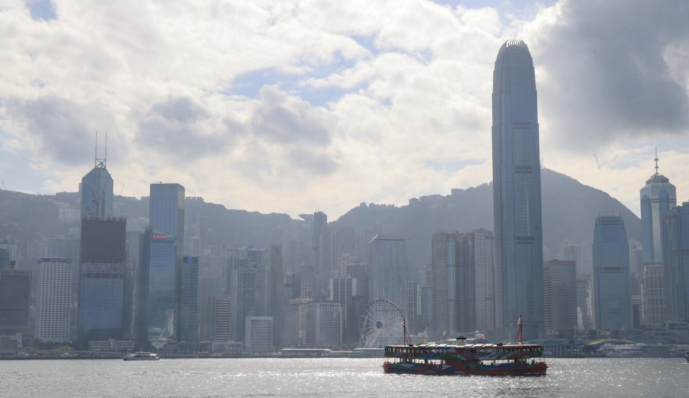 天文臺(tái)：一號(hào)戒備信號(hào)會(huì)至少維持至今晚8時(shí) 熱帶低氣壓進(jìn)一步遠(yuǎn)離本港