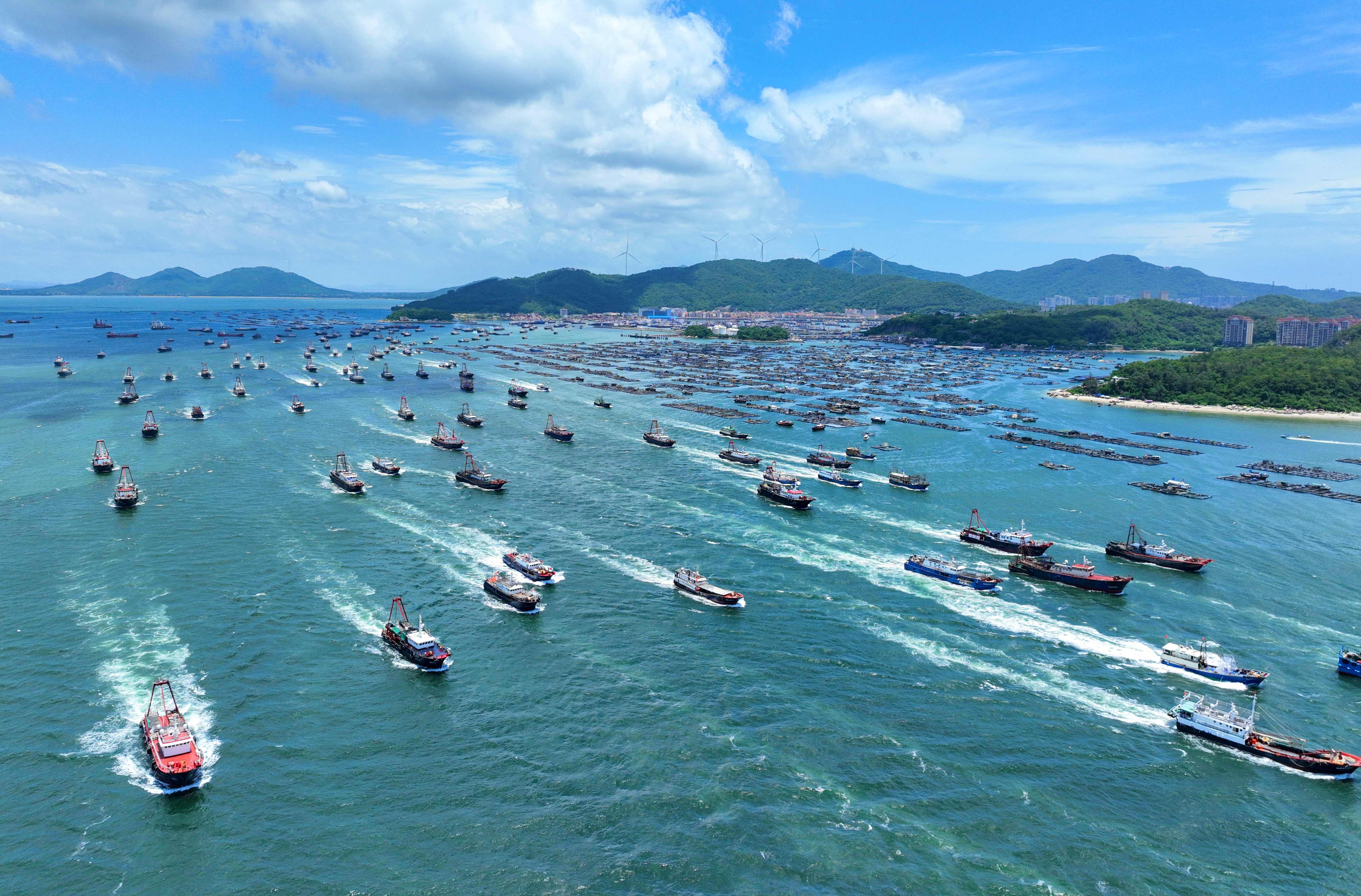 有片 | 南海漁都陽江創(chuàng)紀(jì)錄：3400艘漁船啟航 百億級(jí)海洋牧場投產(chǎn)