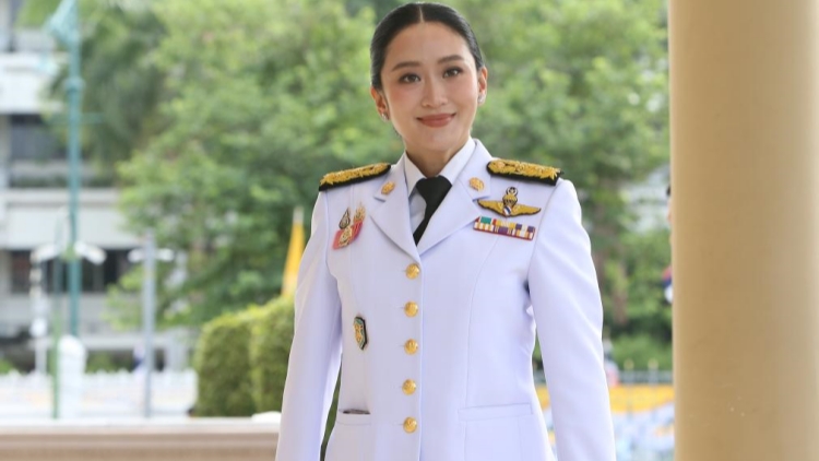 佩通坦呼籲恢復(fù)其泰國總理職務(wù)