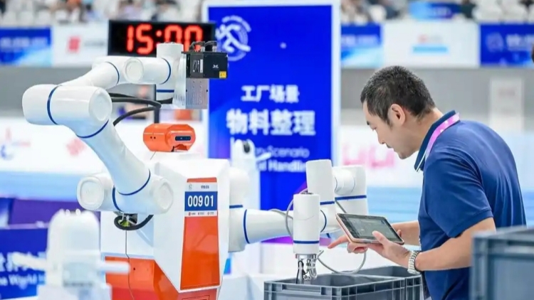2025世界人形機器人運動會收官 廣東機器人戰(zhàn)隊摘金奪銀