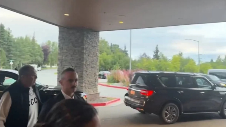 俄外長同款「蘇聯(lián)」衛(wèi)衣引關(guān)注