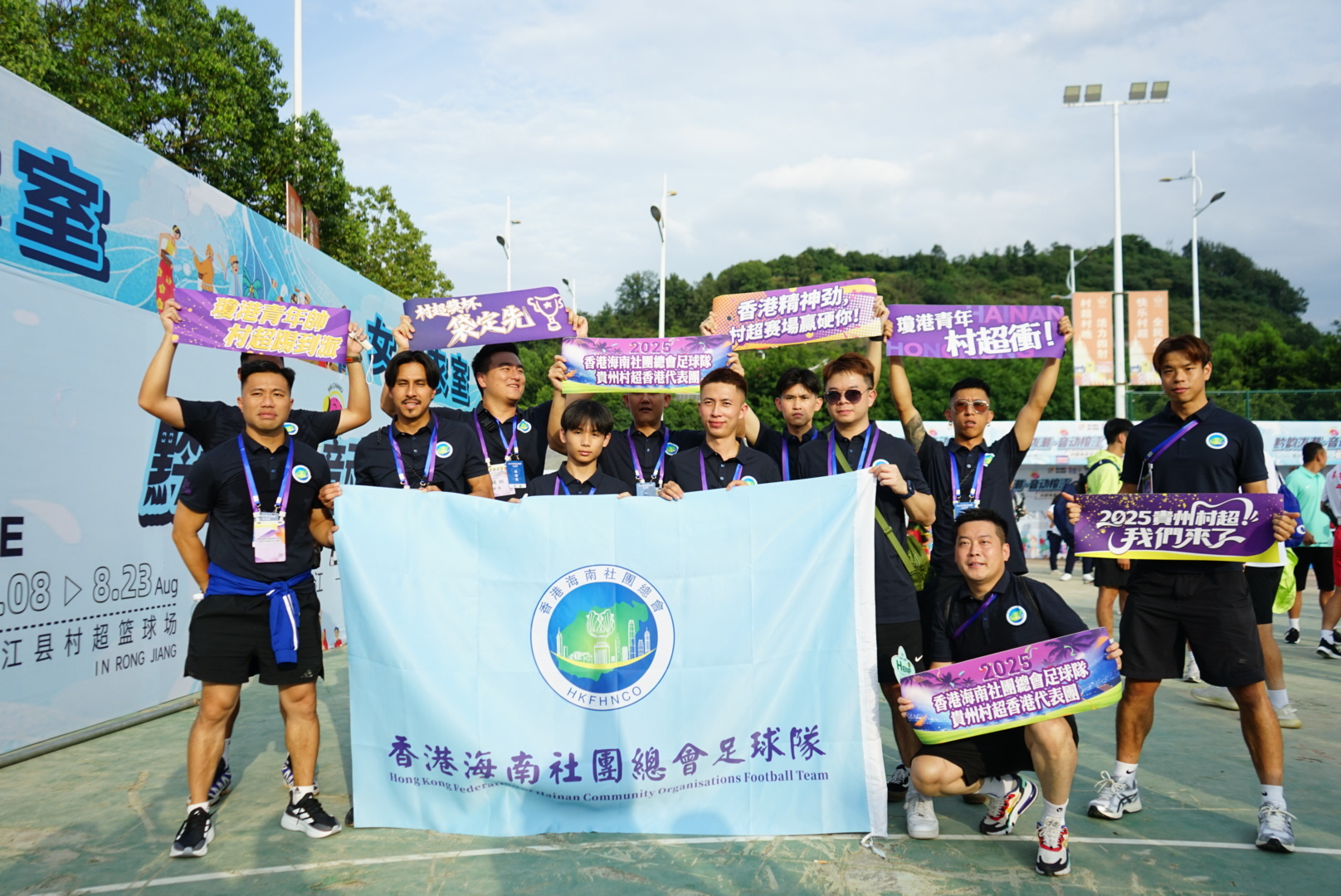 香港海南社團(tuán)總會(huì)以足球?yàn)闃蚺嘤嗄瓴趴?李文俊會(huì)長(zhǎng)力推足球隊(duì)赴村超礪成長(zhǎng)