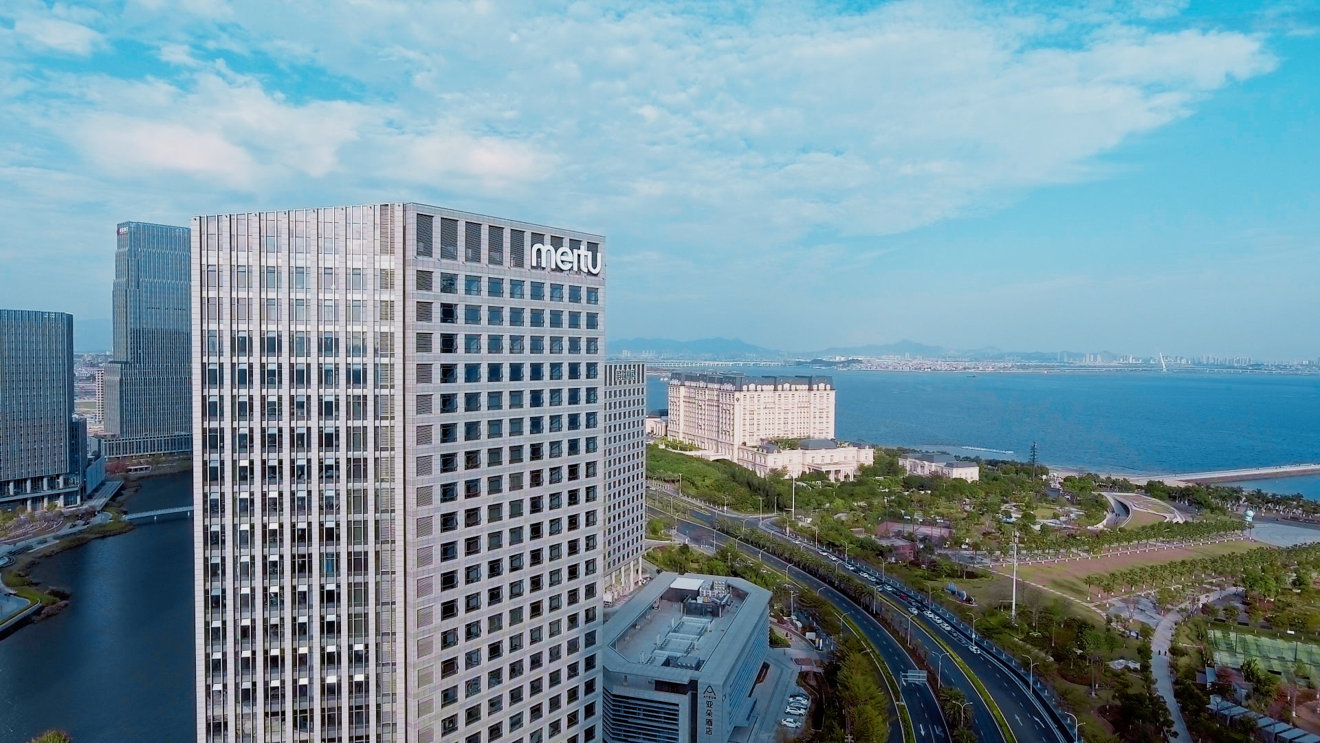     AI應(yīng)用取得突破，美圖公司2025上半年淨(jìng)利潤同比增長71.3％至4.67億元