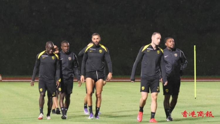 有片丨伊蒂哈德雨中操練 賓施馬態(tài)度認真