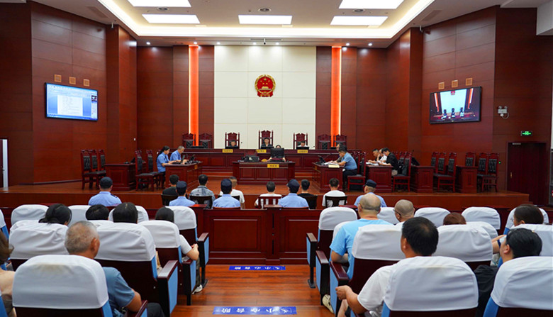 皖屯溪區(qū)：假酒案庭審現(xiàn)場成普法課堂