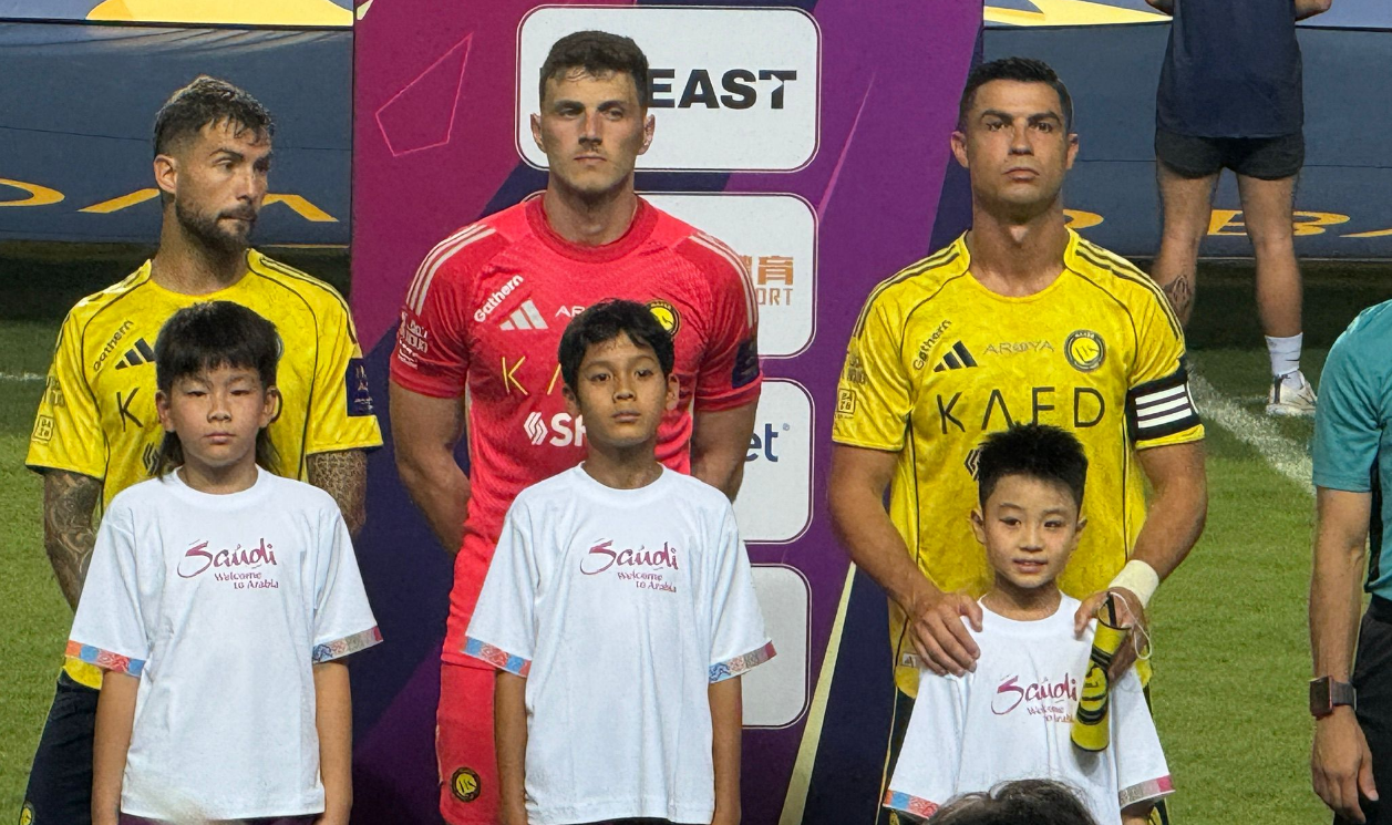 10人應(yīng)戰(zhàn)2:1力克伊蒂哈德 艾納斯率先打入決賽