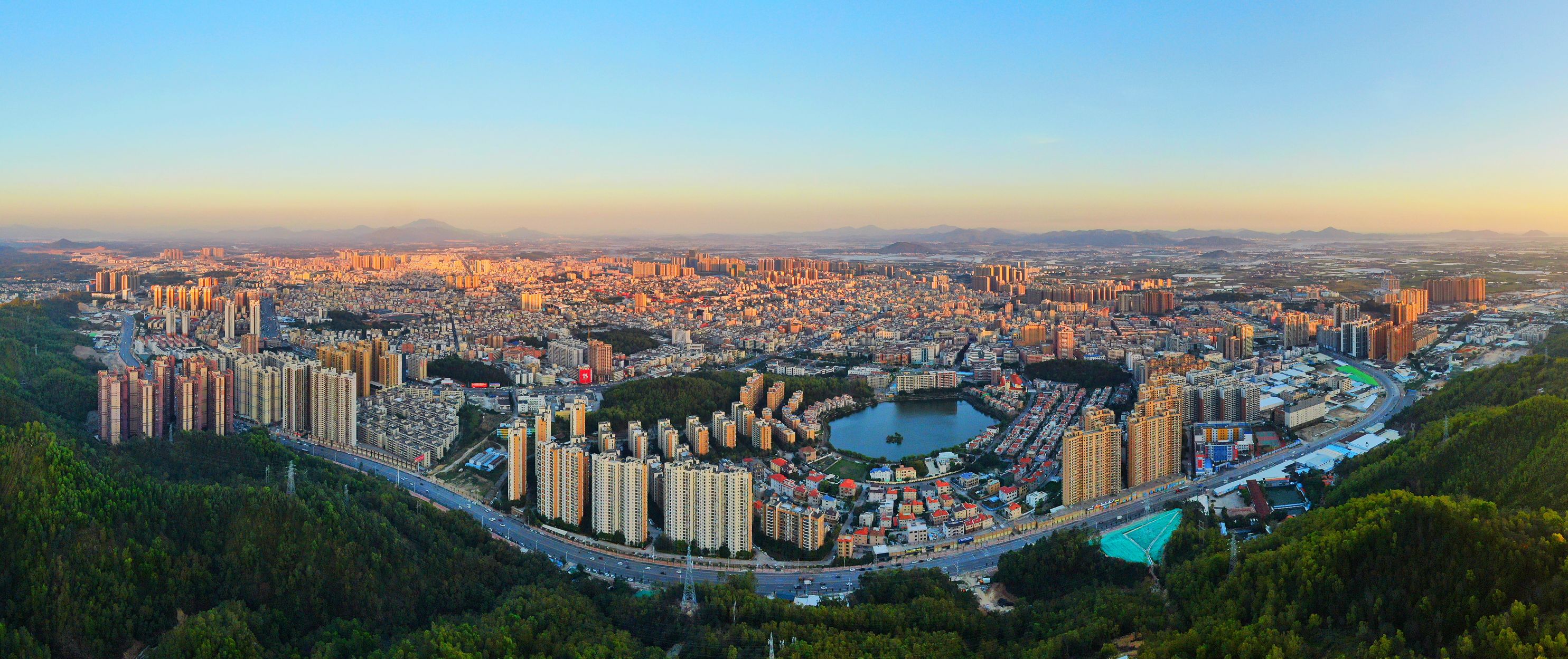 「雙榜」連捷展實力 汕尾海豐高質(zhì)量發(fā)展邁上新臺階