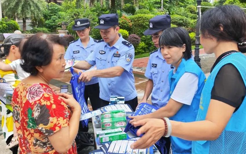 桂梧州長洲公安創(chuàng)新反詐宣傳 警民籃球賽築起「防詐牆」