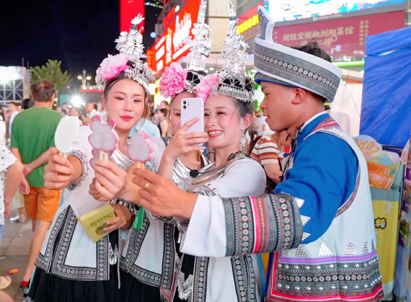 「鶴城」在「星城」整涼方 懷化市文創(chuàng)雪糕免費送