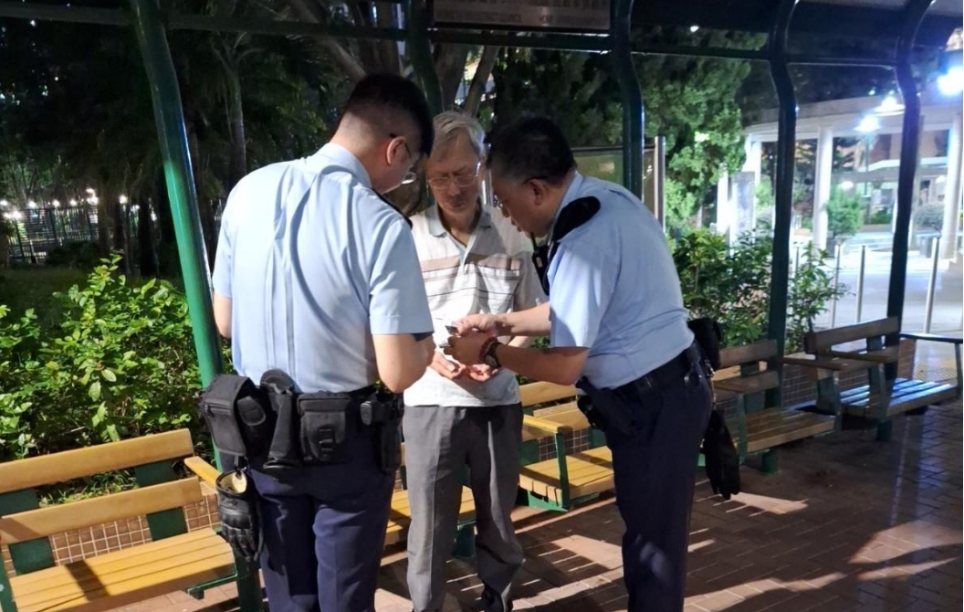 衝鋒隊(duì)護(hù)送七旬腦退化老翁返家 關(guān)匯計(jì)劃提供支援服務(wù)