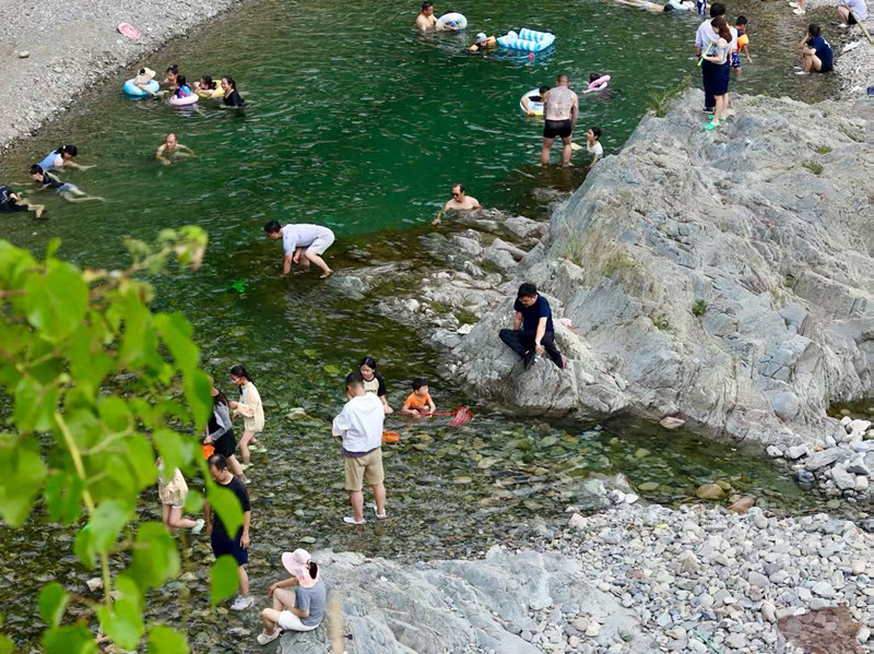 皖休寧藍(lán)田鎮(zhèn)：親子遊引爆暑期鄉(xiāng)村熱