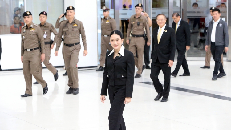 佩通坦出席涉嫌違憲調(diào)查聽證會(huì)