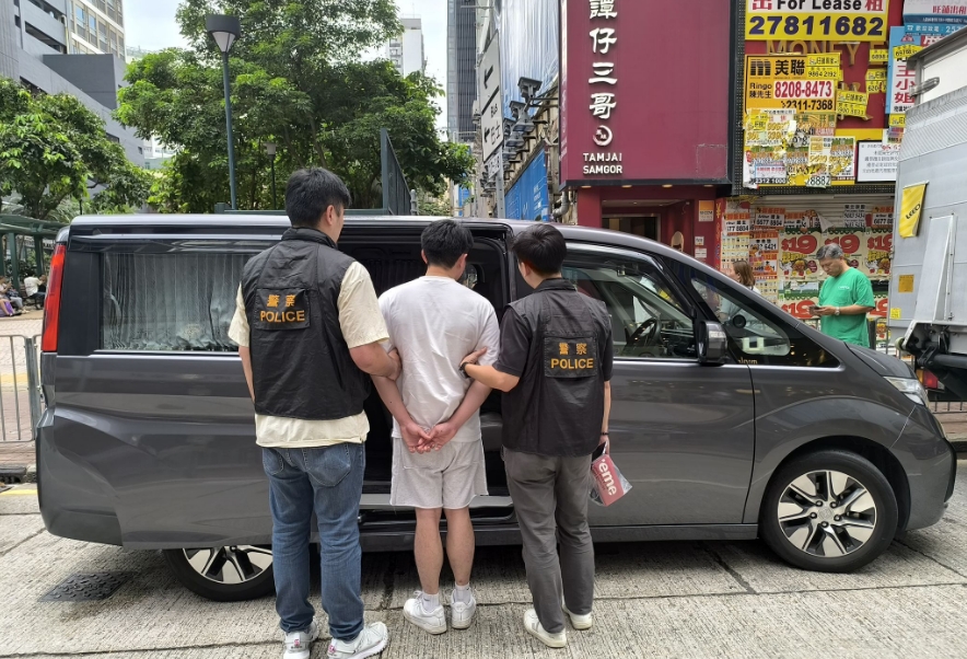 警方打擊白牌車犯罪集團拘4人 揭發(fā)雙程證人士來港非法載客取酬