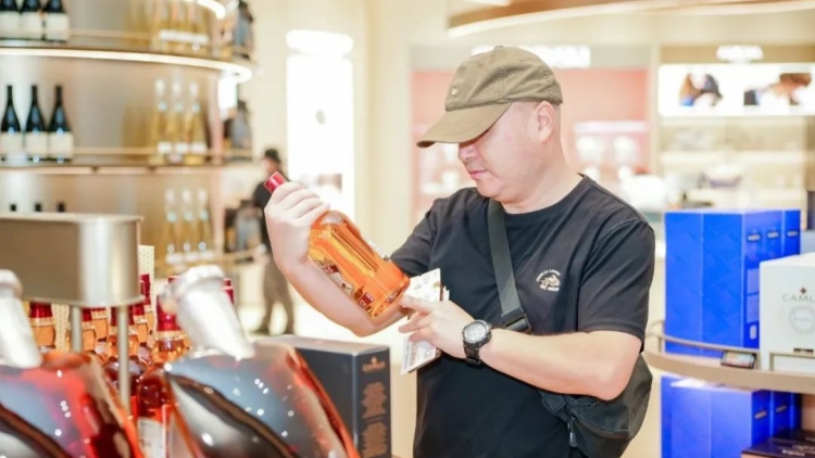 首單成交！深圳市內(nèi)免稅店試營(yíng)業(yè)開(kāi)門(mén)紅