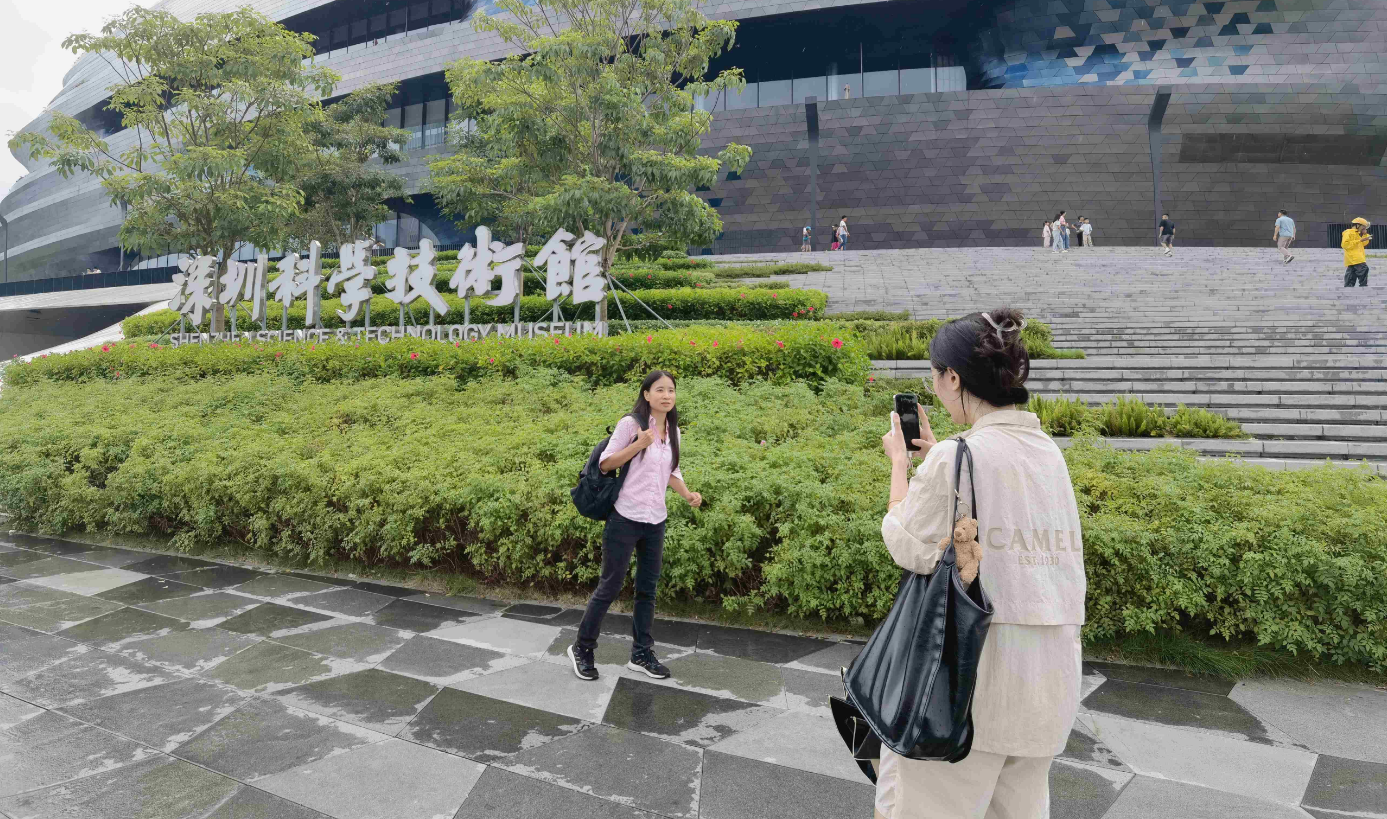 有片丨「港媒一姐」開啟光明之旅，科學(xué)避暑真過癮