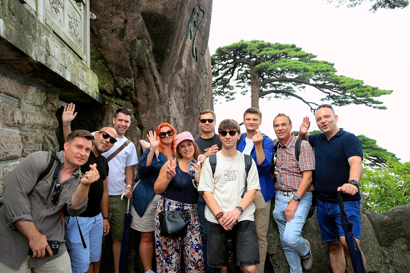 匈牙利媒體團(tuán)採風(fēng)黃山風(fēng)景區(qū)