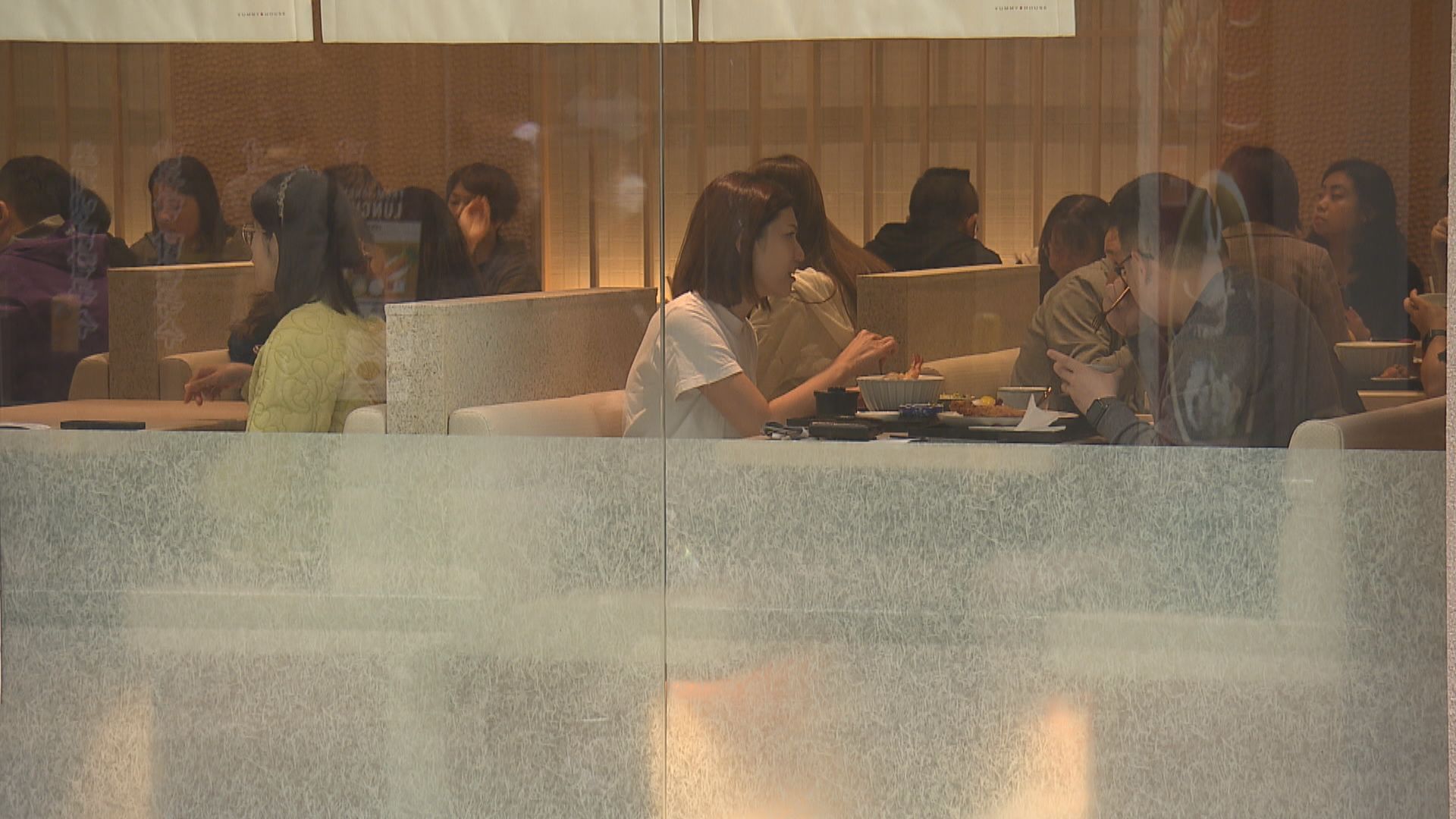 香港飲食業(yè)職工會聯(lián)合會：盡快檢討補充勞工優(yōu)化計劃 擴大實地招聘監(jiān)察措施