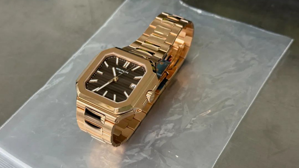 男子走私值86萬全新百達(dá)翡麗名表 因未撕保護(hù)膜敗露