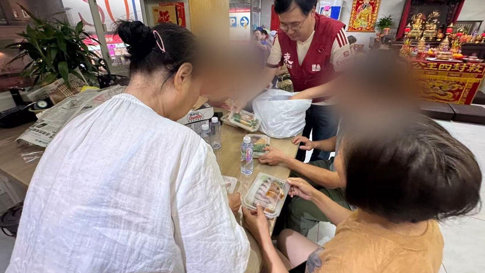 北角美都大廈發(fā)生火警  區(qū)議員及關(guān)愛隊(duì)盡力為民解憂