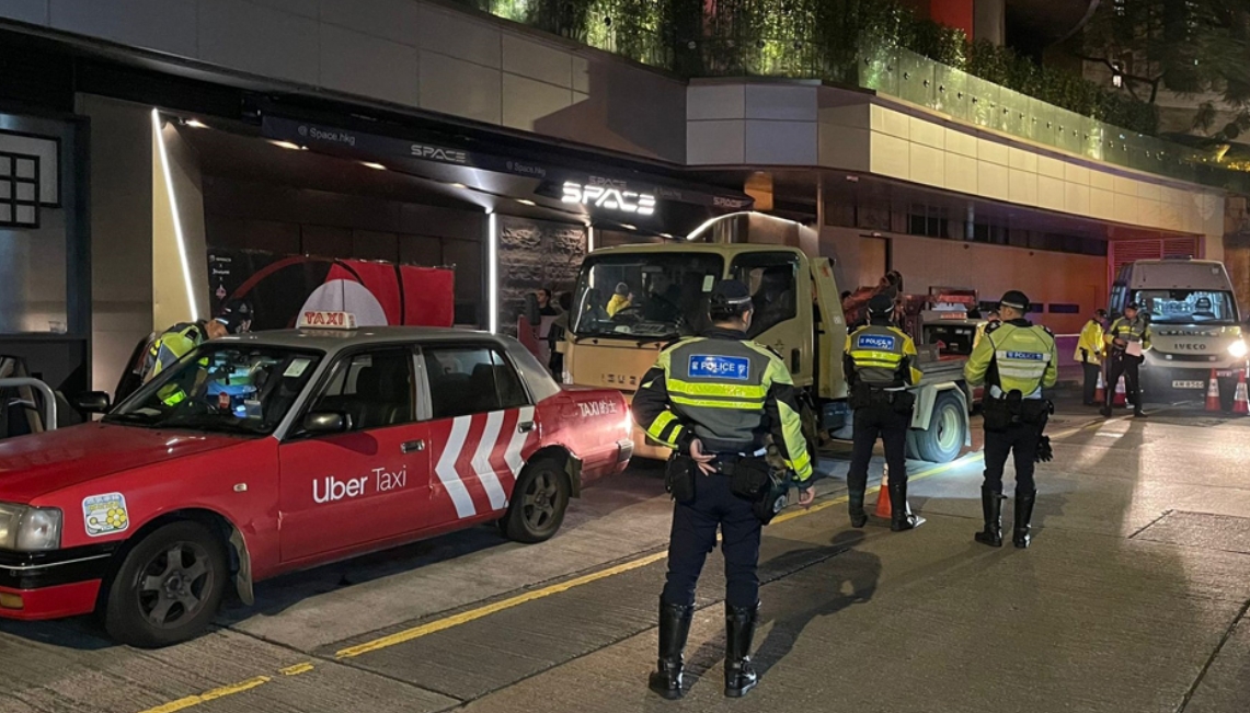 警中區(qū)打擊的士違規(guī) 48歲男子涉濫收車資等被捕