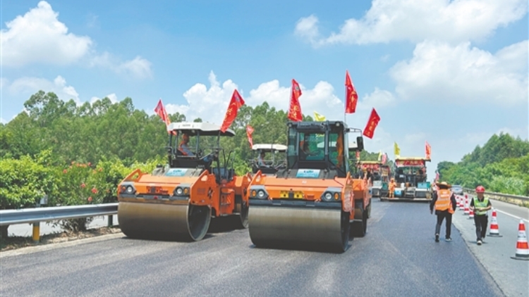 江肇高速40公里路段「翻新」 預(yù)計(jì)10月底完工