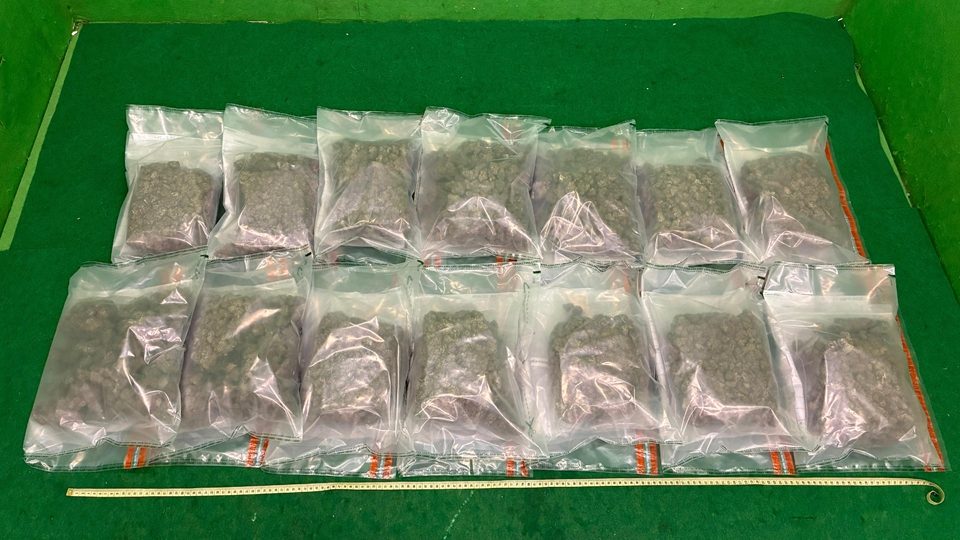 海關(guān)機(jī)場拘2男 檢獲7公斤大麻花及18公斤氯胺酮 市值990萬元