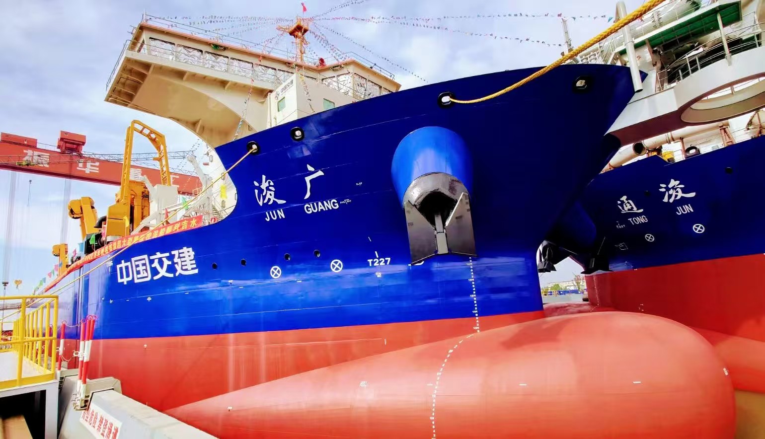 亞洲最大世界領(lǐng)先！中交兩艘超大耙吸挖泥船下水