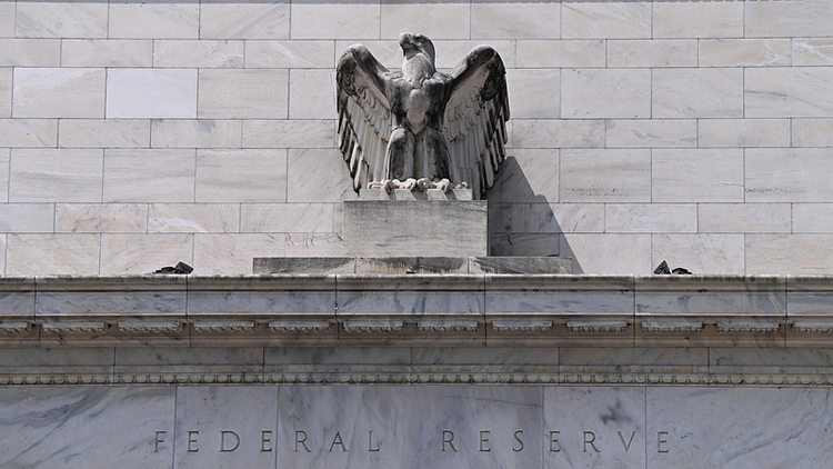 美聯(lián)儲(chǔ)首次回應(yīng)特朗普解僱理事庫(kù)克：將尊重司法裁決