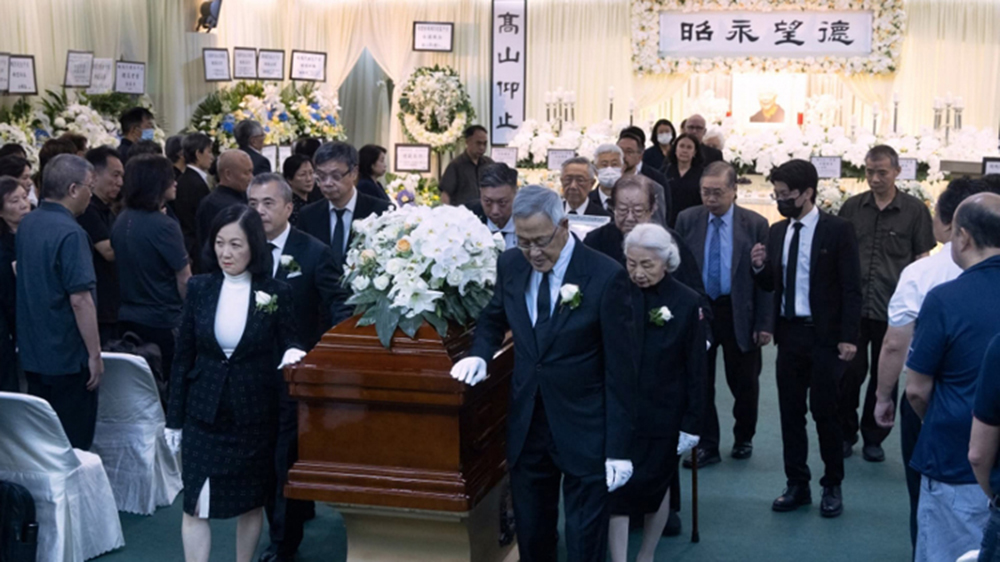 樹仁大學創(chuàng)校校監(jiān)胡鴻烈今出殯 葉劉淑儀等各界人士扶靈