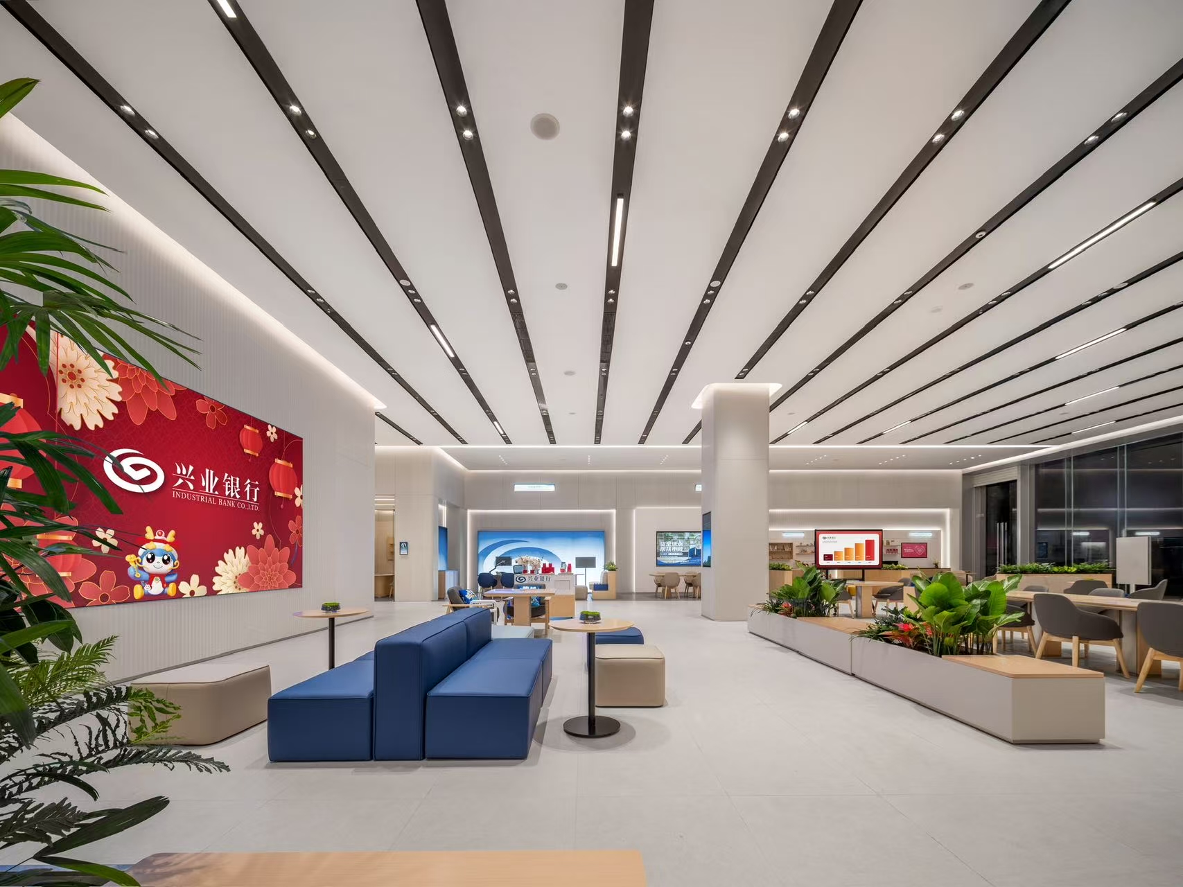 興業(yè)「會(huì)客廳」煥新而來(lái) 興業(yè)銀行深圳分行營(yíng)業(yè)部全新升級(jí)