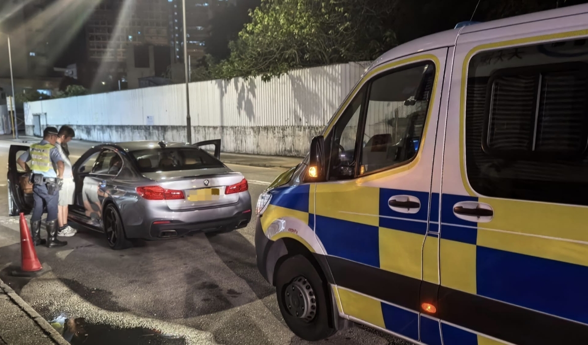 警方新界南打擊白牌車 拘兩司機(jī)涉非法載客取酬