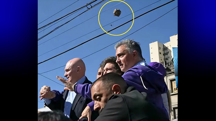 阿根廷總統(tǒng)米萊在助選活動上遭投石襲擊 無人受傷